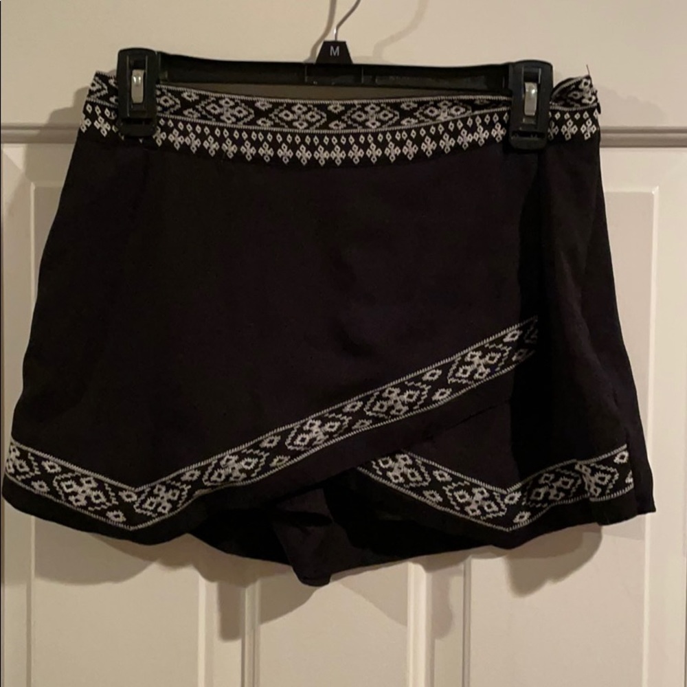 Black skort